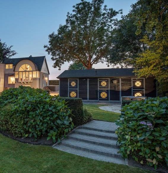 Vakantiehuis Onder De Peppel Met Sauna En Jacuzzi Wijk en Aalburg Ngoại thất bức ảnh